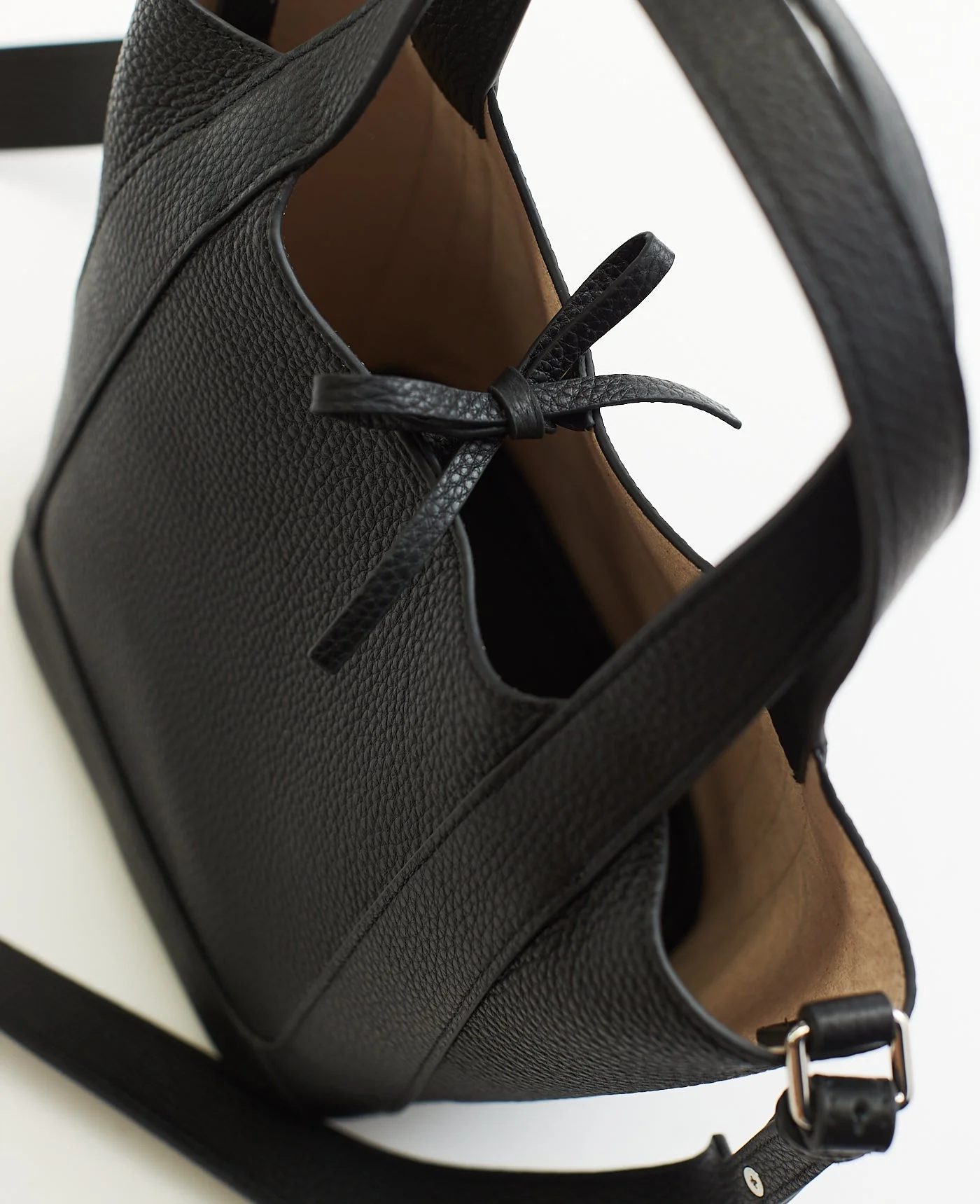 Alexie Tote: Black Pebbled Leather - Image 9