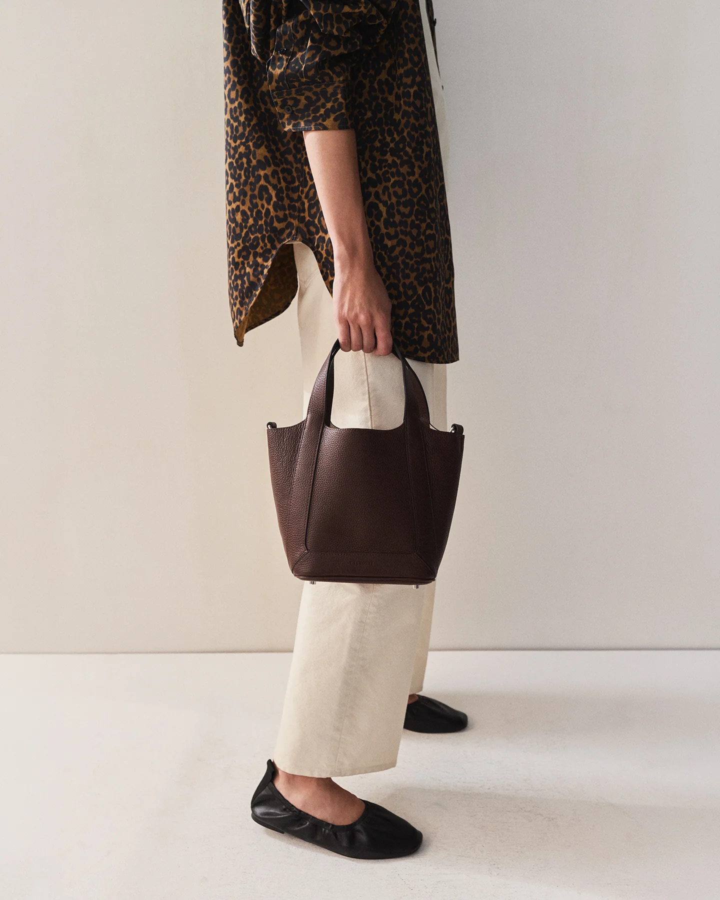 Alexie Tote: Coffee Pebbled Leather - Image 3