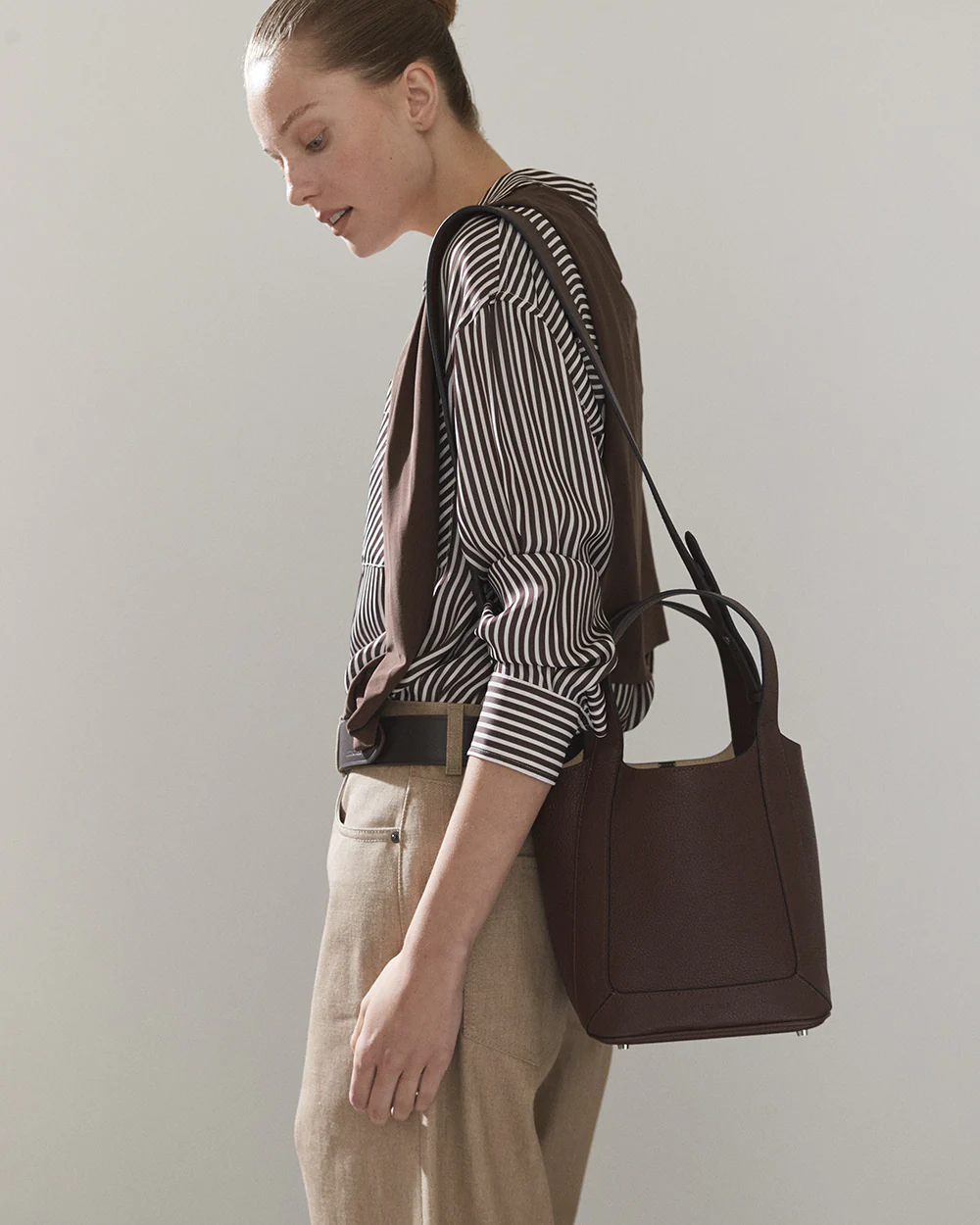 Alexie Tote: Coffee Pebbled Leather - Image 9