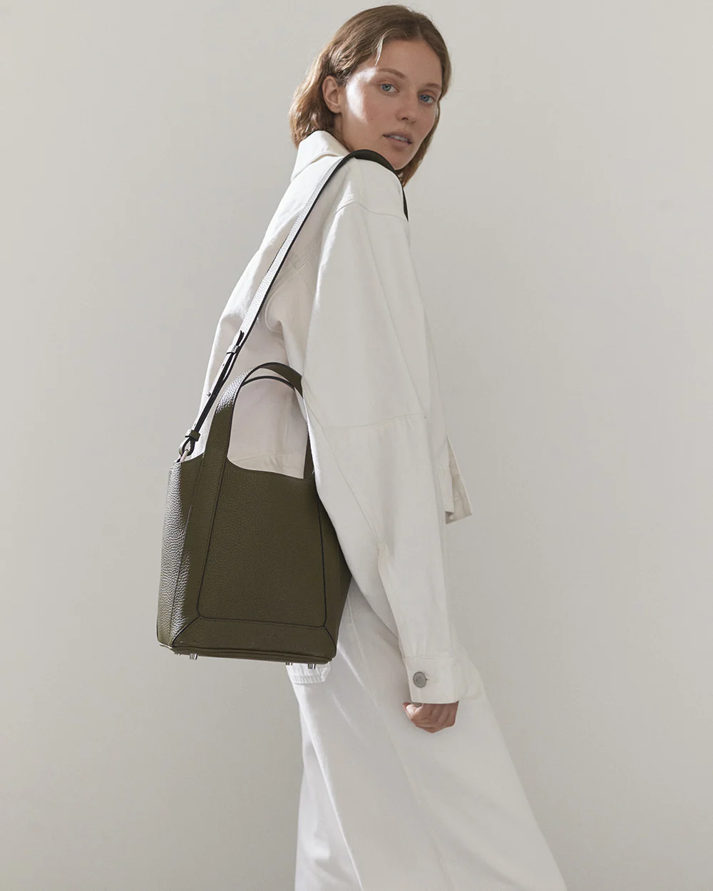 Alexie Tote: Olive Pebbled Leather - Image 9