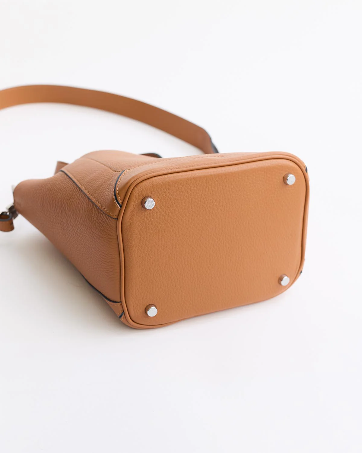 Alexie Tote: Tan Pebbled Leather - Image 8