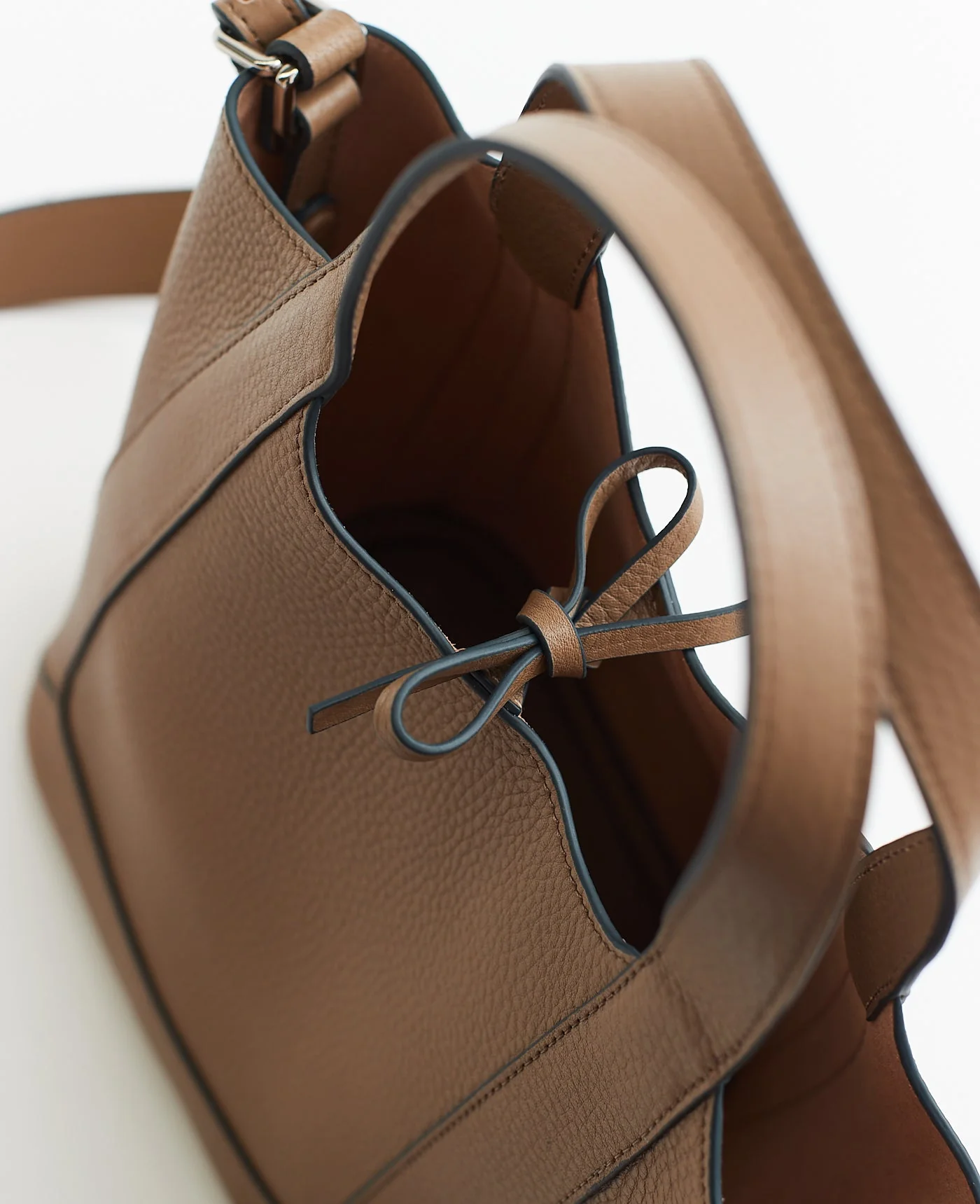 Alexie Tote: Taupe Pebbled Leather - Image 13