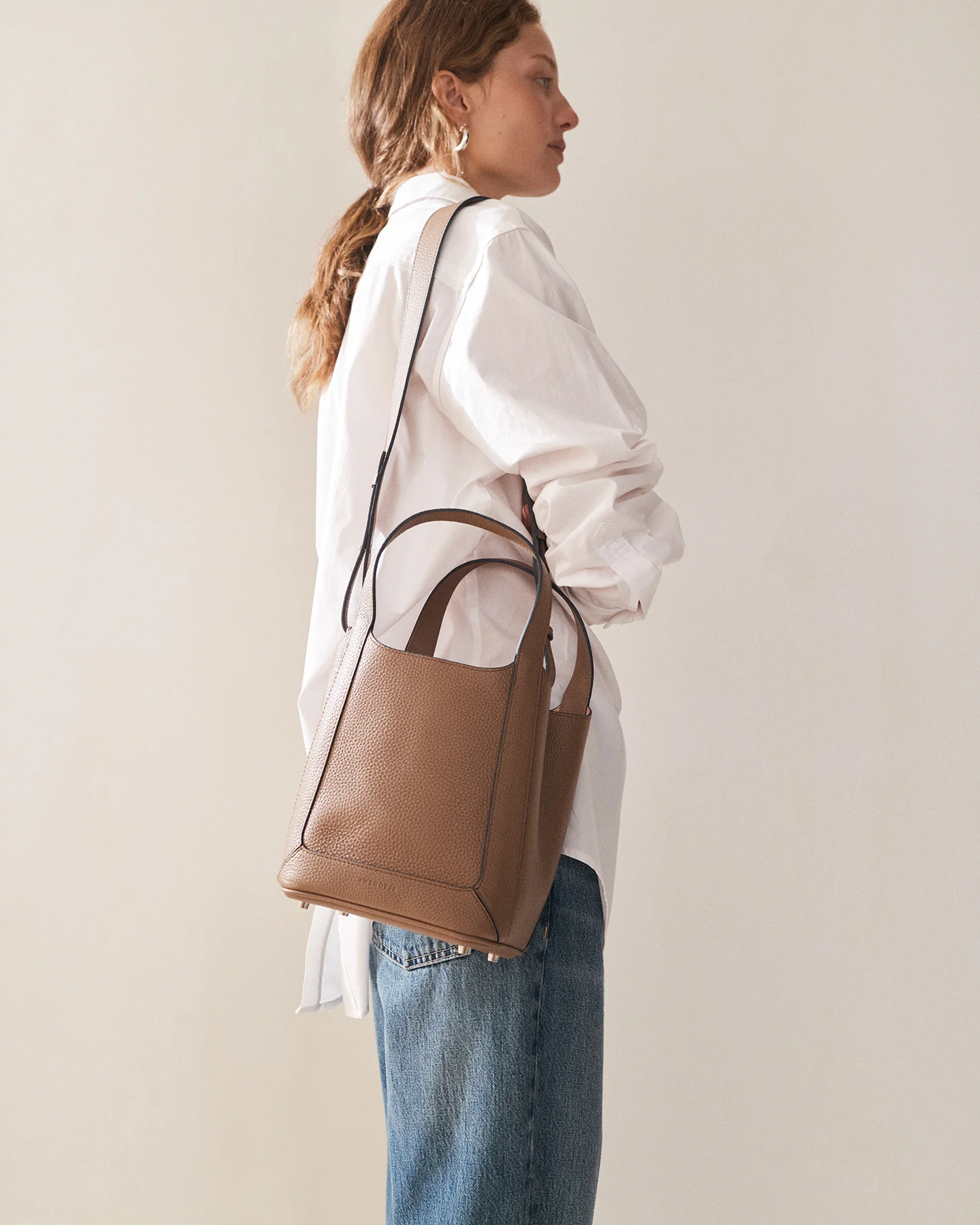 Alexie Tote: Taupe Pebbled Leather - Image 4