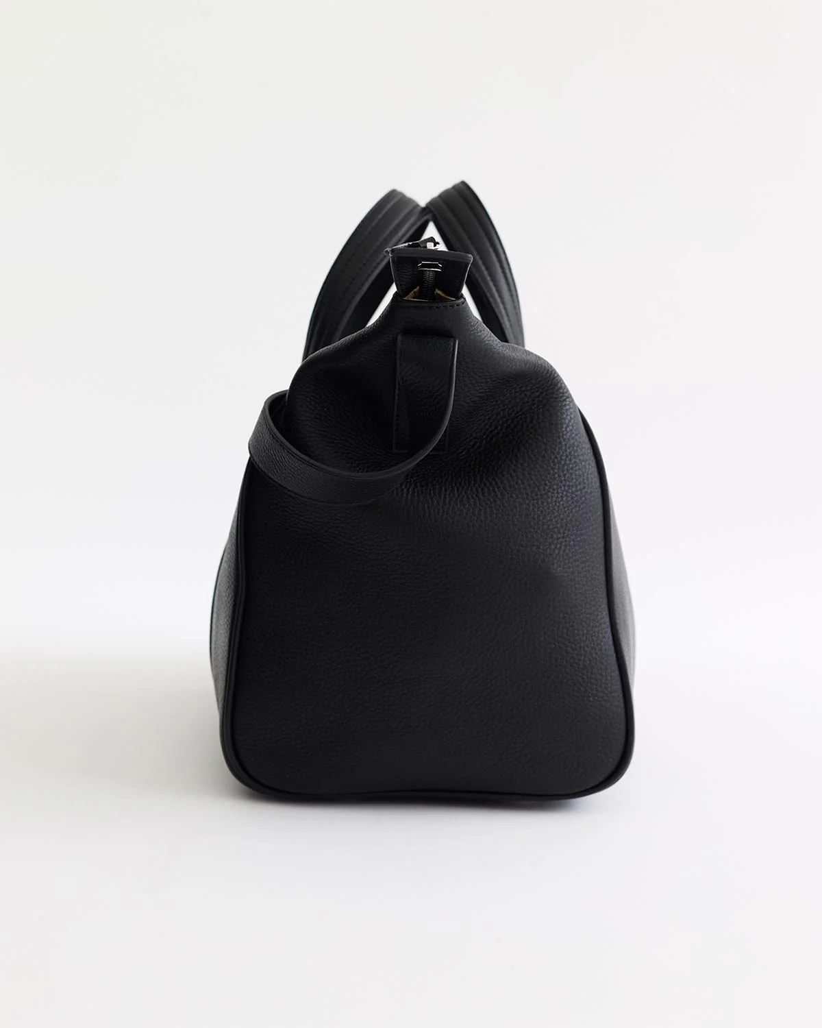 Aries Duffle Bag: Black - Image 7