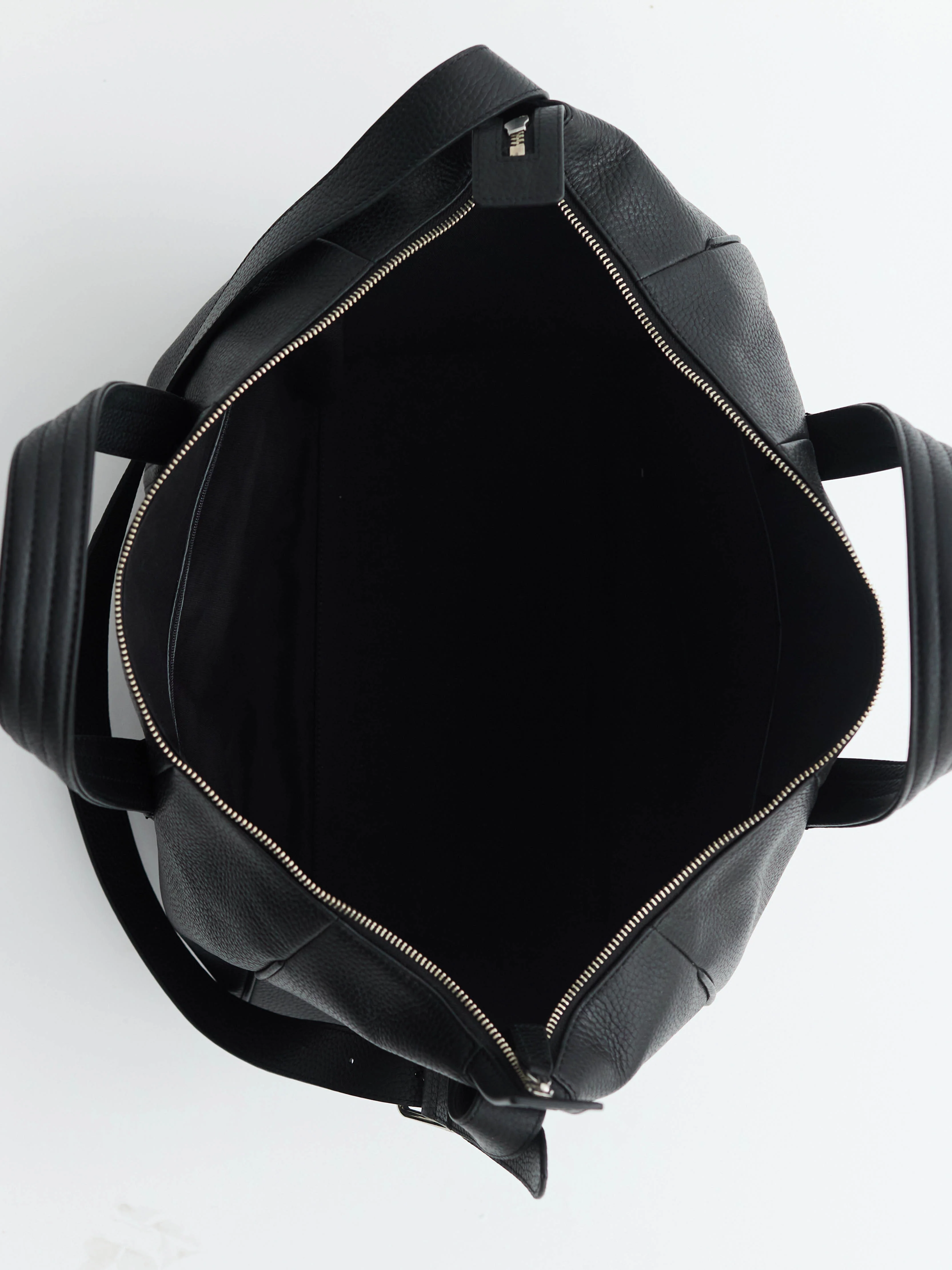 Aries Duffle Bag: Black - Image 8