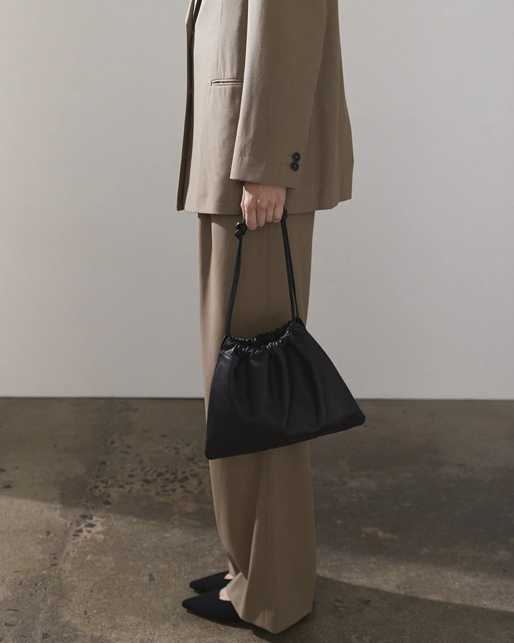 Fin Drawstring Bag: Black - Image 5