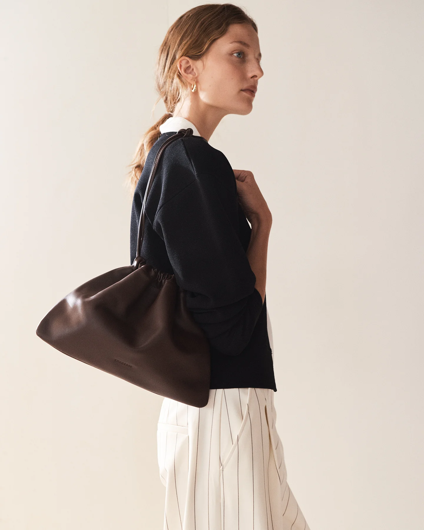 Fin Drawstring Bag: Coffee - Image 5