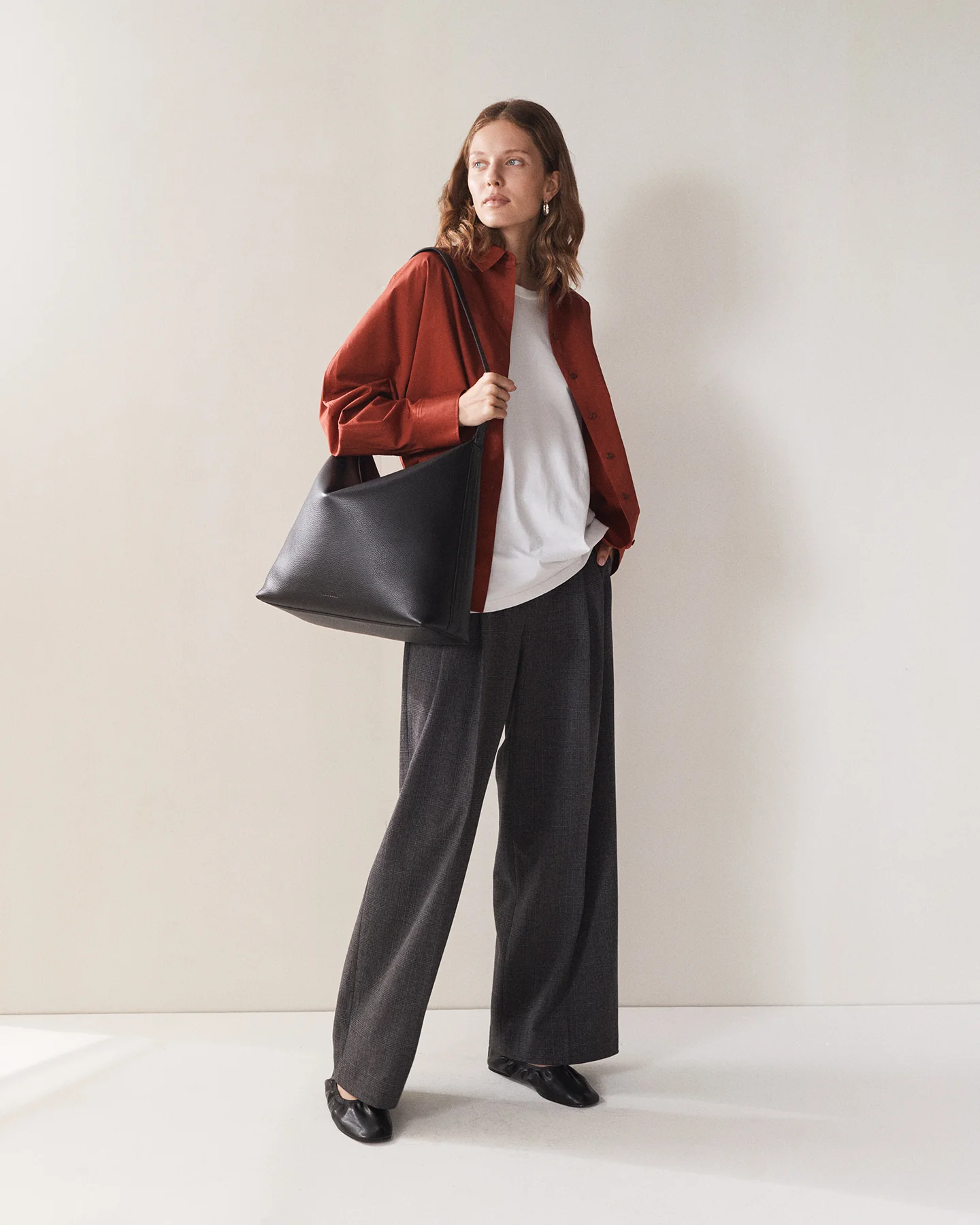 Large Daisy Bag: Black - Image 7