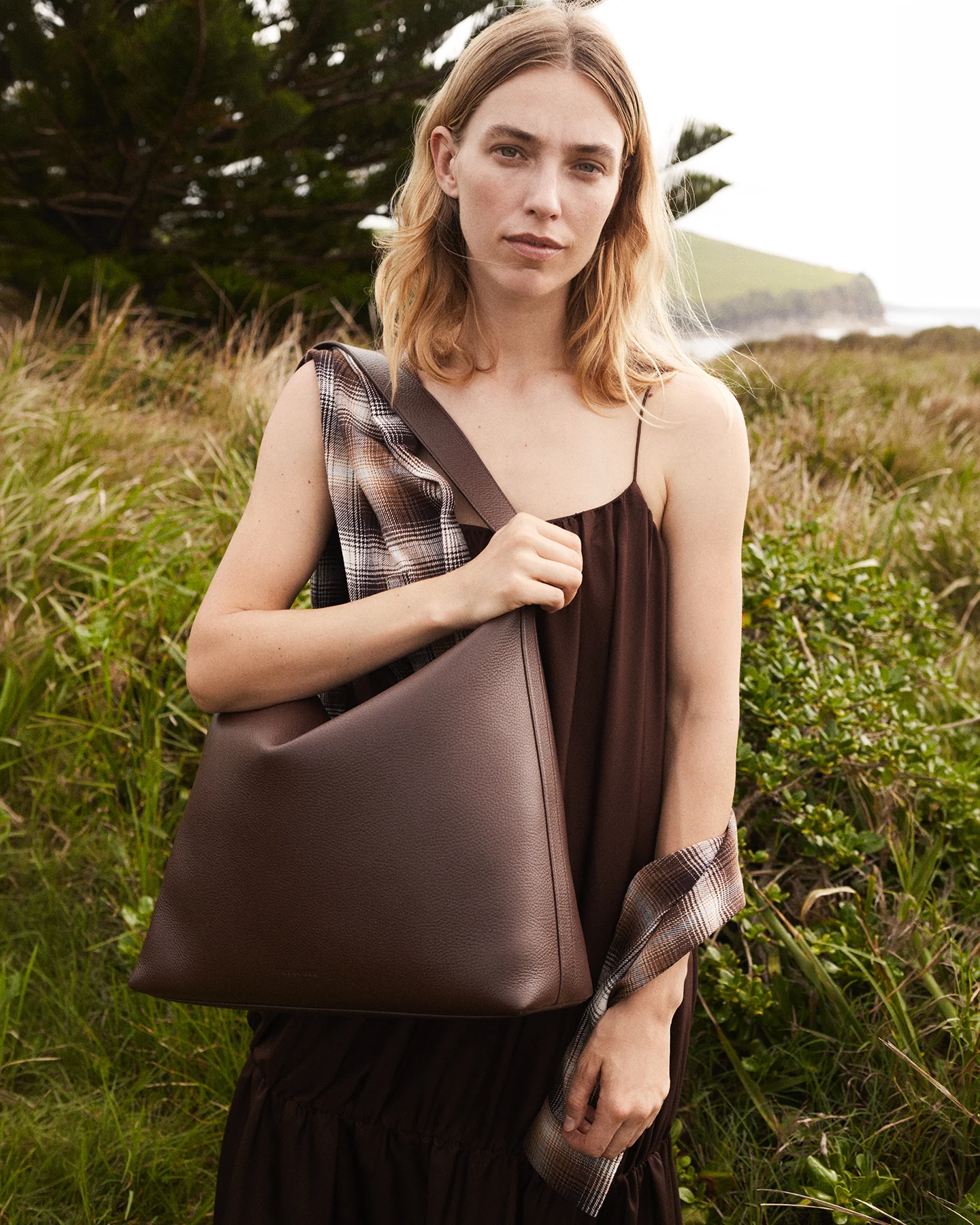 Large Daisy Bag: Coffee - Image 2