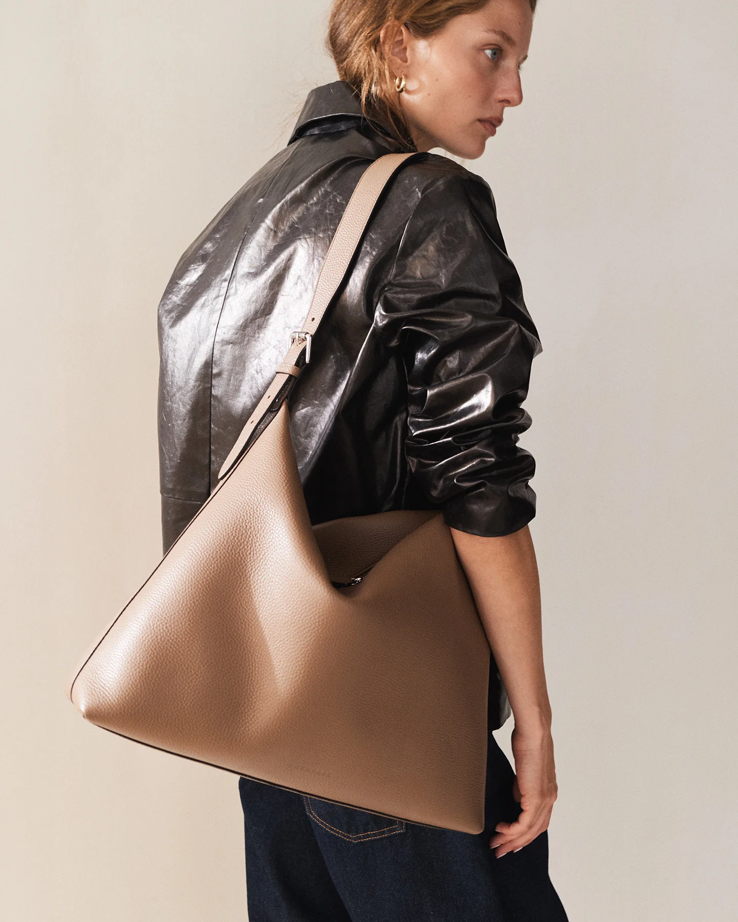 Large Daisy Bag: Taupe - Image 6