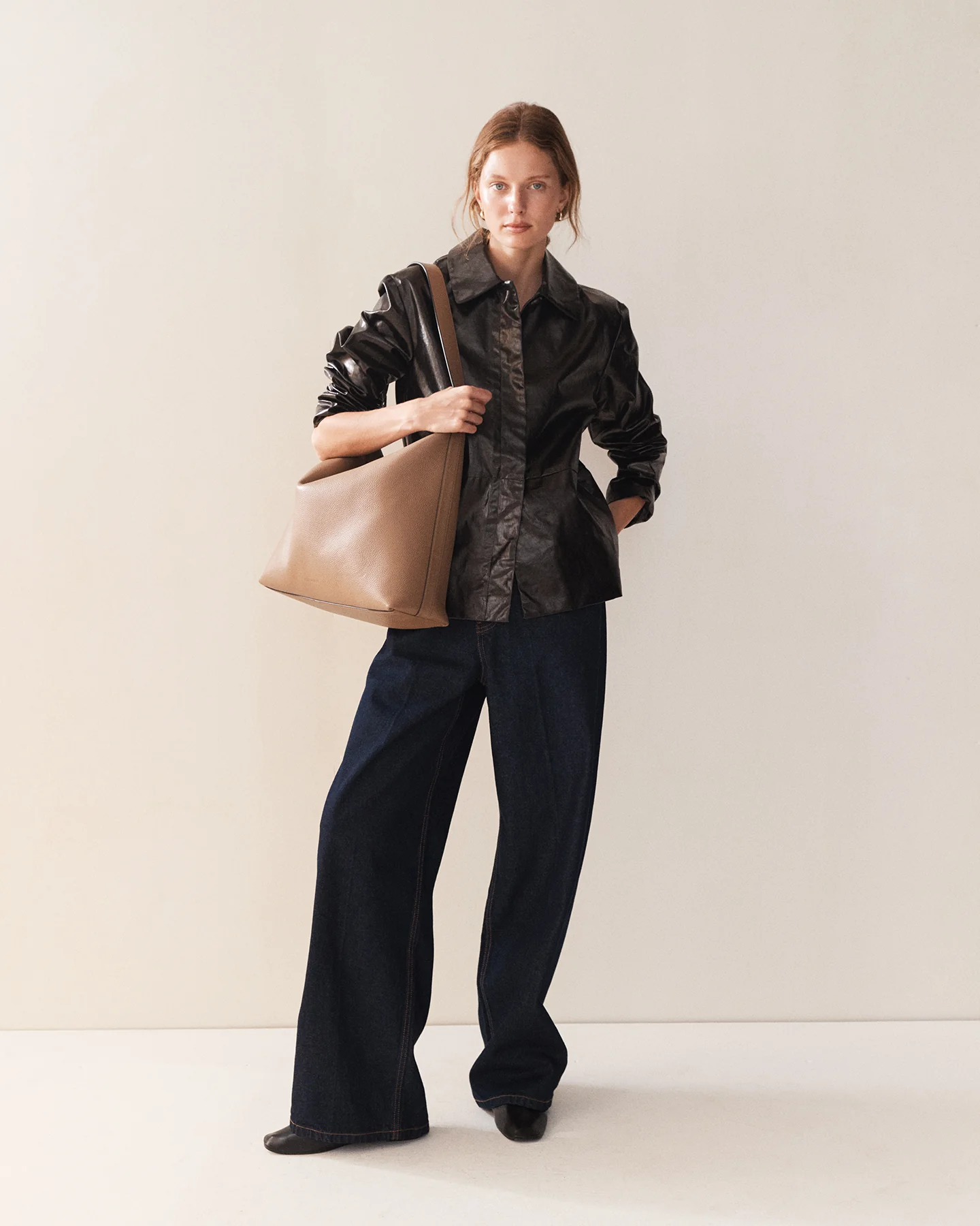 Large Daisy Bag: Taupe - Image 7