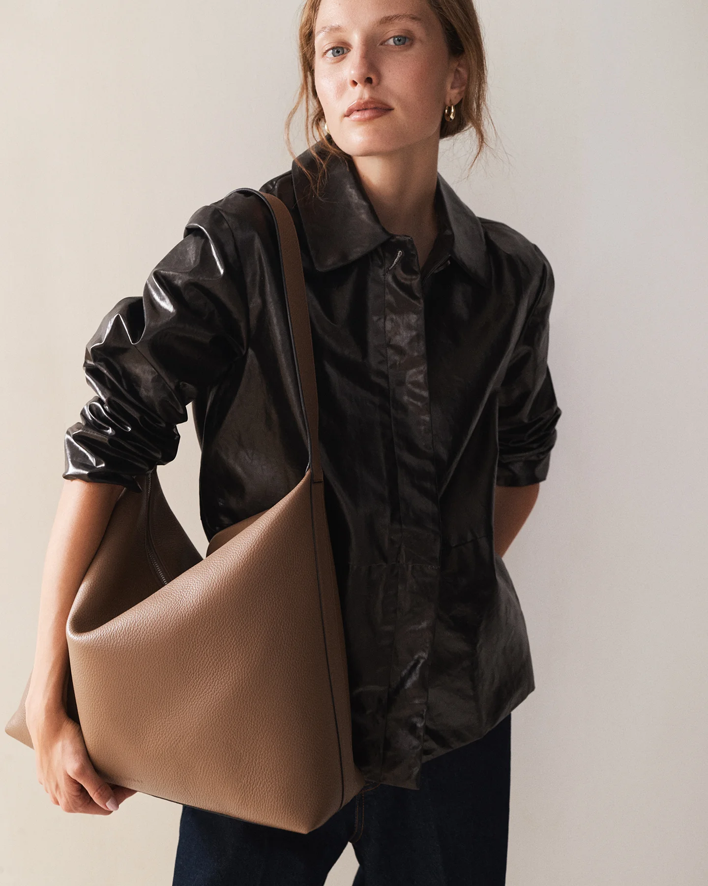 Large Daisy Bag: Taupe - Image 8